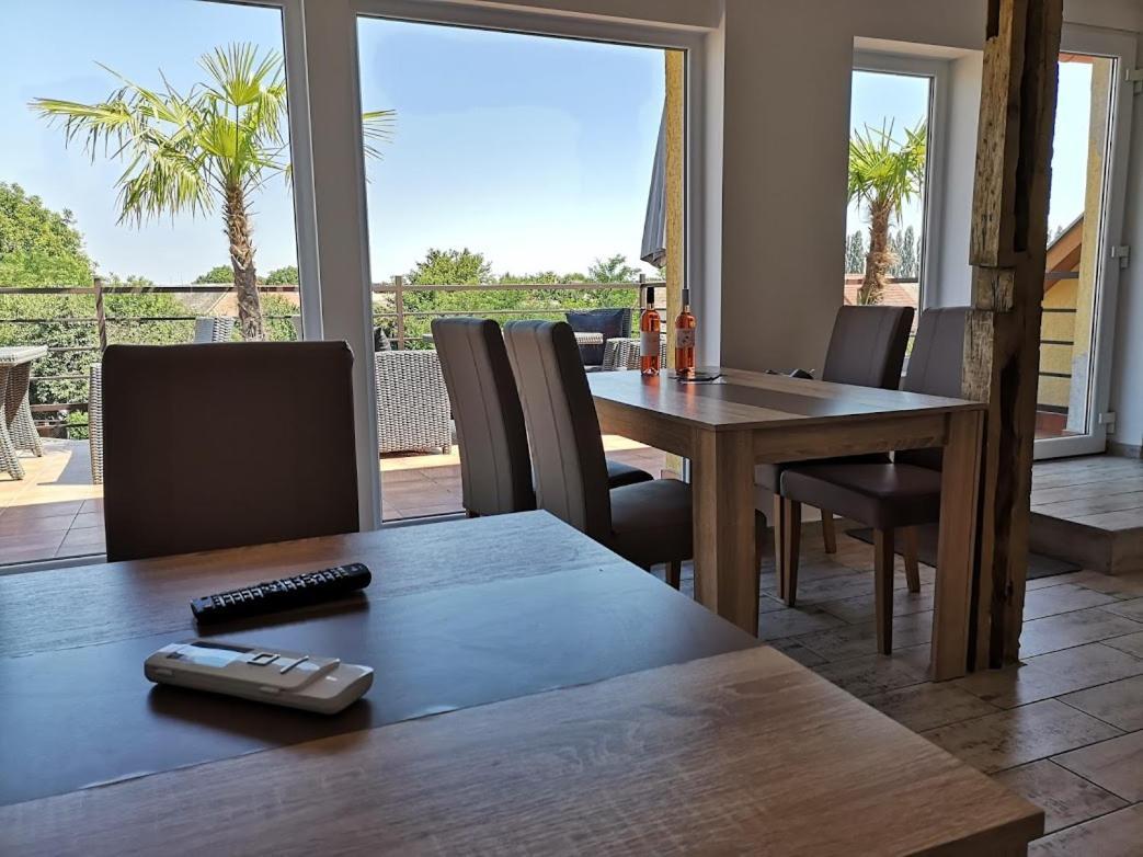Roze Vendeghaz Hotel Villany Bagian luar foto