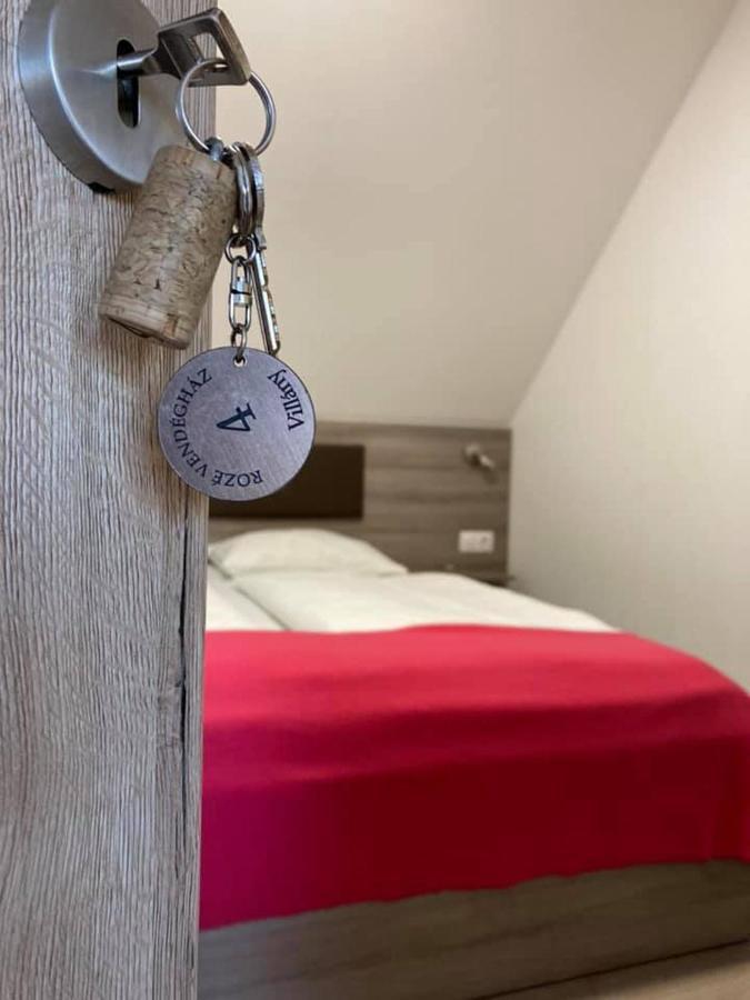 Roze Vendeghaz Hotel Villany Bagian luar foto