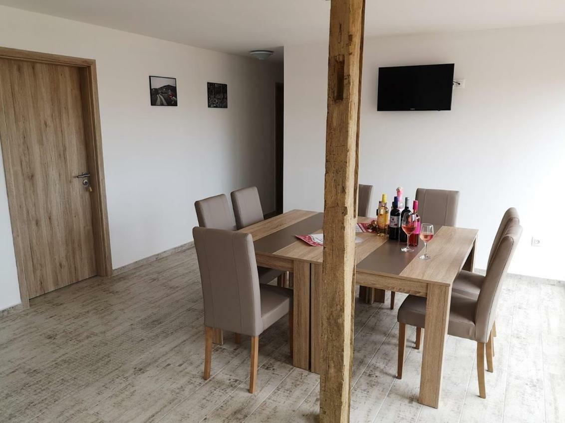 Roze Vendeghaz Hotel Villany Bagian luar foto