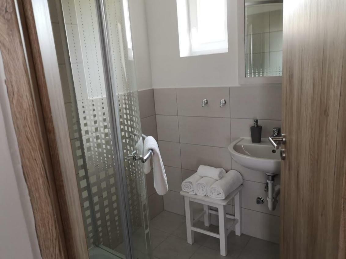 Roze Vendeghaz Hotel Villany Bagian luar foto
