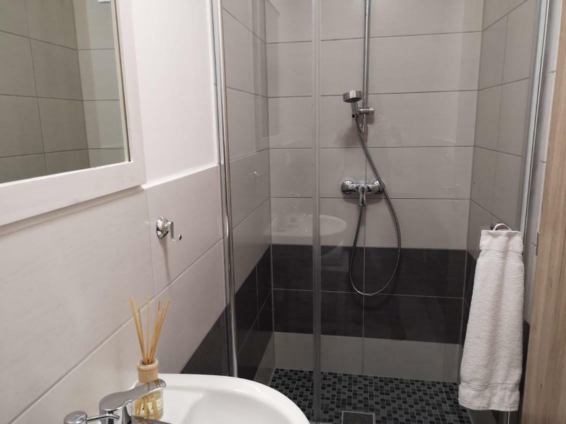 Roze Vendeghaz Hotel Villany Bagian luar foto
