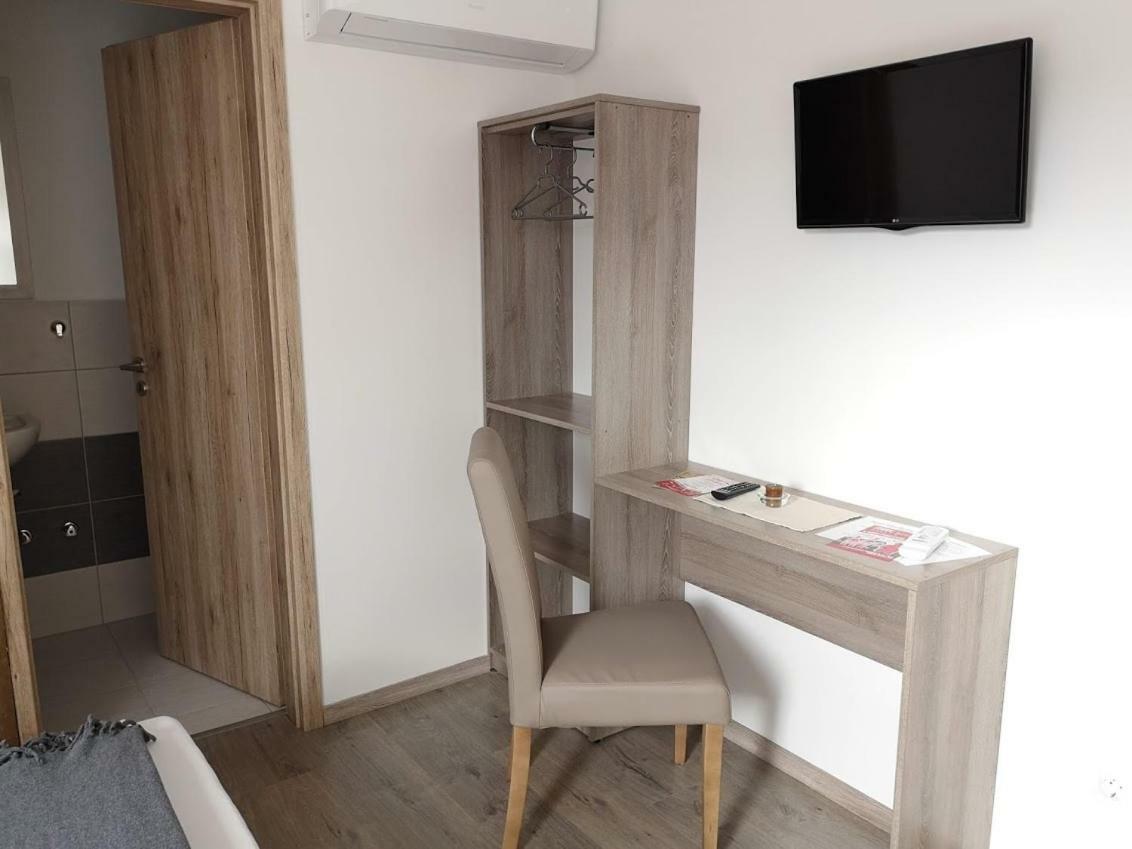 Roze Vendeghaz Hotel Villany Bagian luar foto
