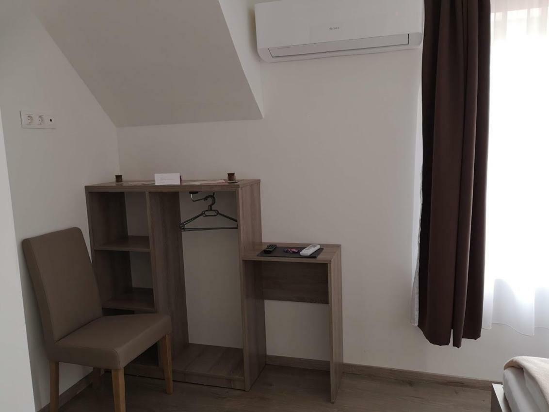Roze Vendeghaz Hotel Villany Bagian luar foto