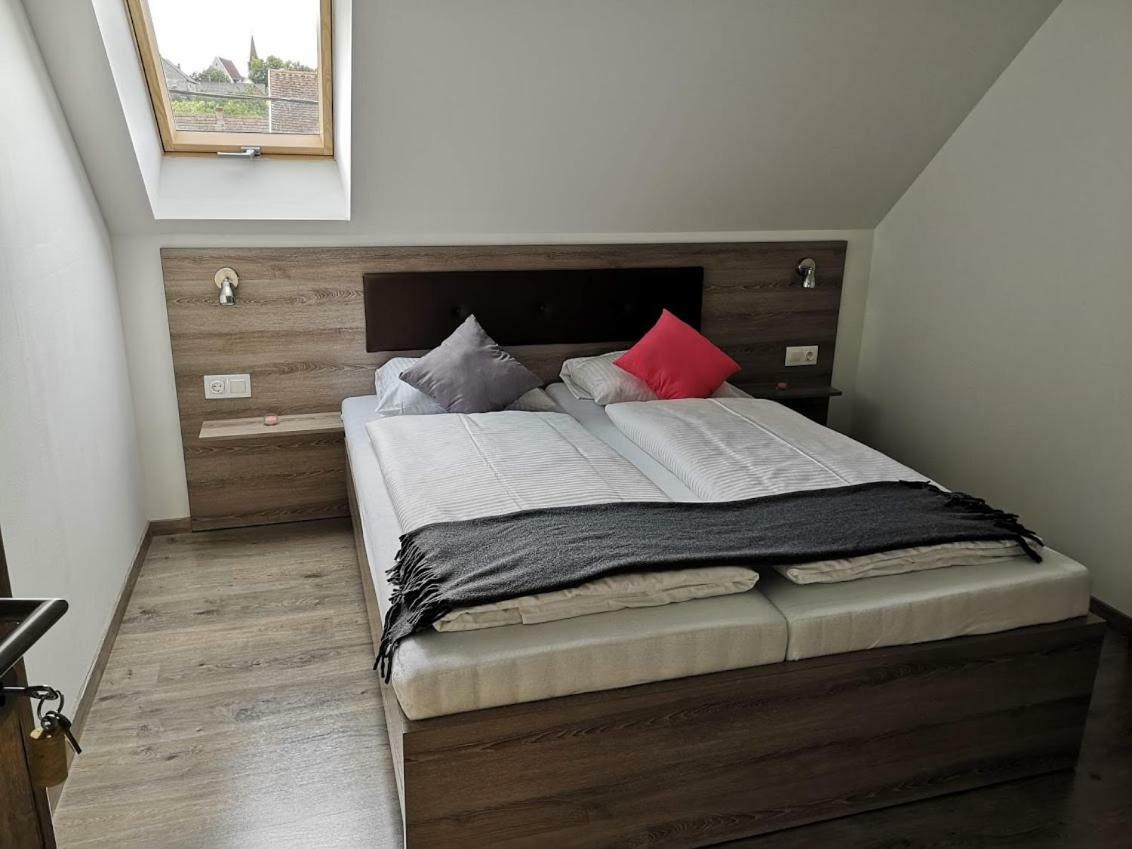 Roze Vendeghaz Hotel Villany Bagian luar foto