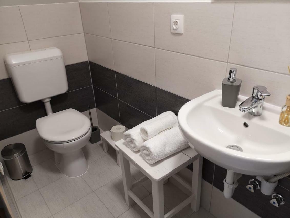 Roze Vendeghaz Hotel Villany Bagian luar foto